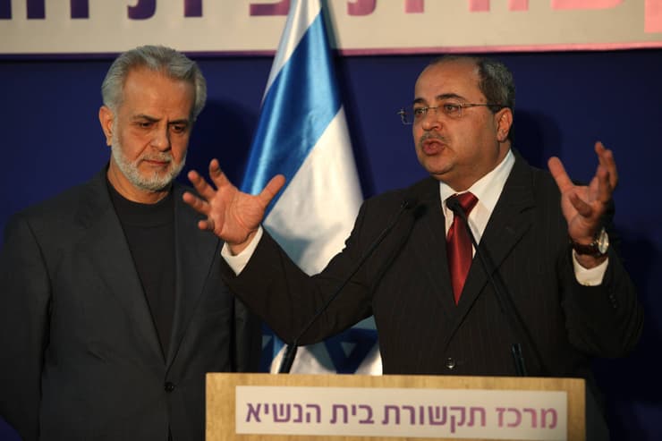 איברהים צרצור לצד אחמד טיבי, 2013. הח"כ לשעבר טוען: "רע"מ היא זו שהפילה את החוק"