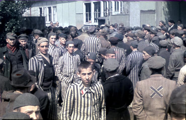 תיעוד שחרור המחנה דכאו שליד מינכן בגרמניה