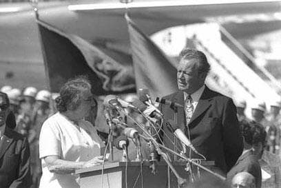 קנצלר גרמניה המערבית ווילי ברנדט עם מאיר, 1973. נפגע מהאמירות הישראליות