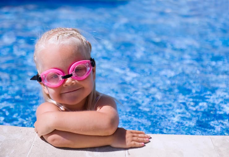 מה כבר ביקשנו? שהילדים יטבלו קצת בבריכה בחופש?