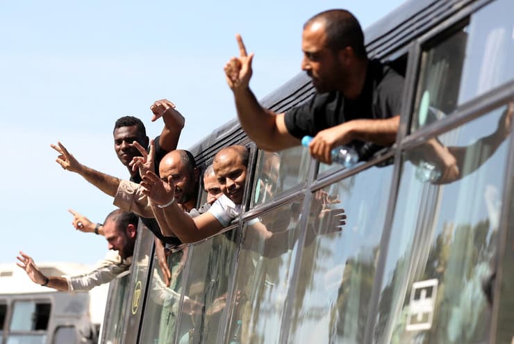 שחרור אסירים פלסטינים בעסקת שליט. חלק גורשו לטורקיה