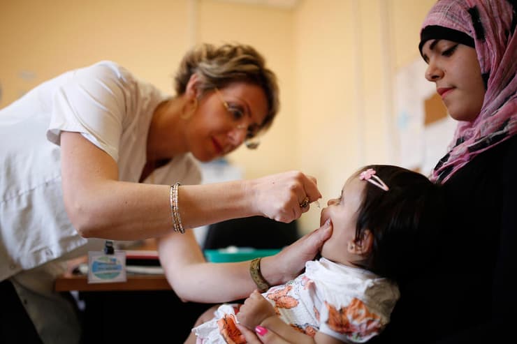 רהט, במבצע חיסונים לפוליו שנערך ב-2013