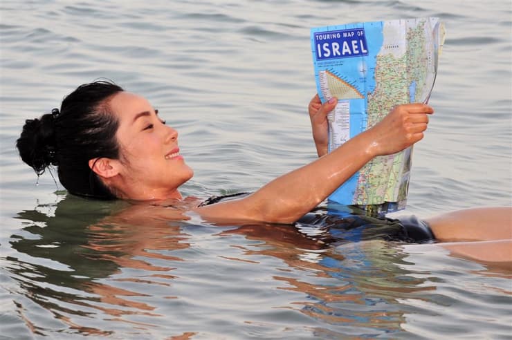 "הסינים אוהבים את ישראל". תיירת סינית בים המלח