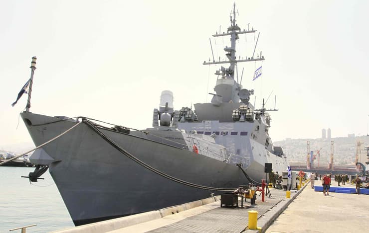 ספינת חיל הים בבסיס חיפה. ארכיון