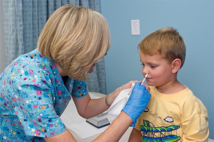 לילדים עד גיל 8 מומלצות שתי מנות חיסון