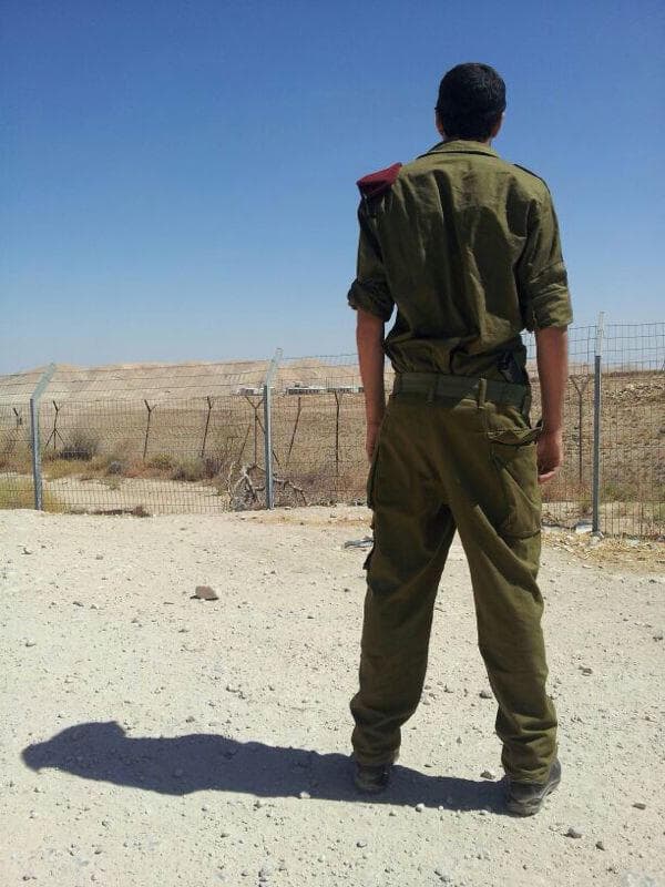 ליווי לחיילים בודדים שסיימו את שירותם הצבאי ונשארו להתגורר בארץ (צילום: דובר צה"ל) ליווי לחיילים בודדים שסיימו את שירותם הצבאי ונשארו להתגורר בארץ