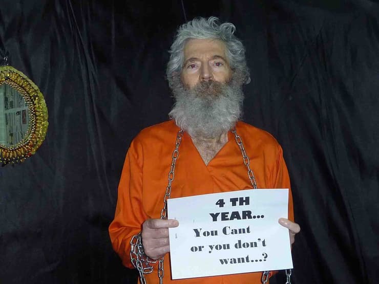 סוכן ה-FBI לווינסון בתמונה מהשבי אחרי שנעלם באיראן