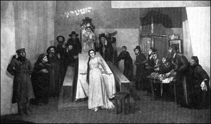 חנה רובינא בהצגה "הדיבוק", שנת 1924