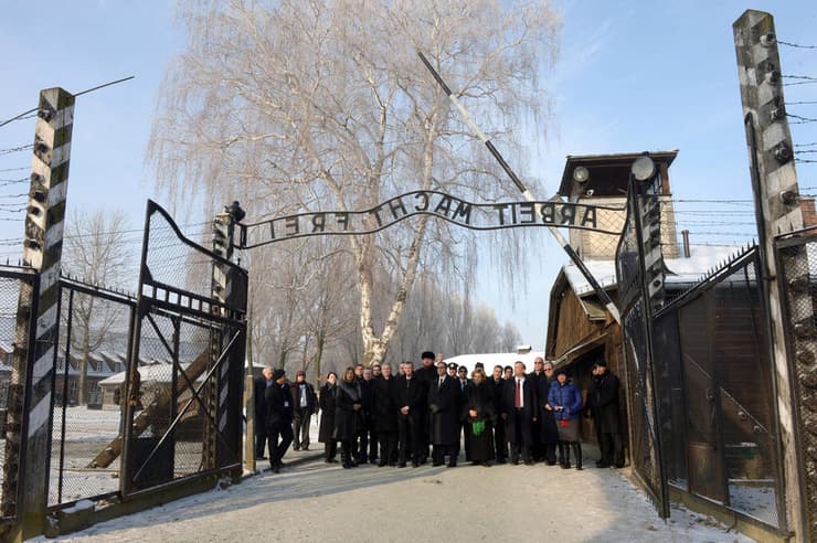 הכניסה למחנה ההשמדה אושוויץ