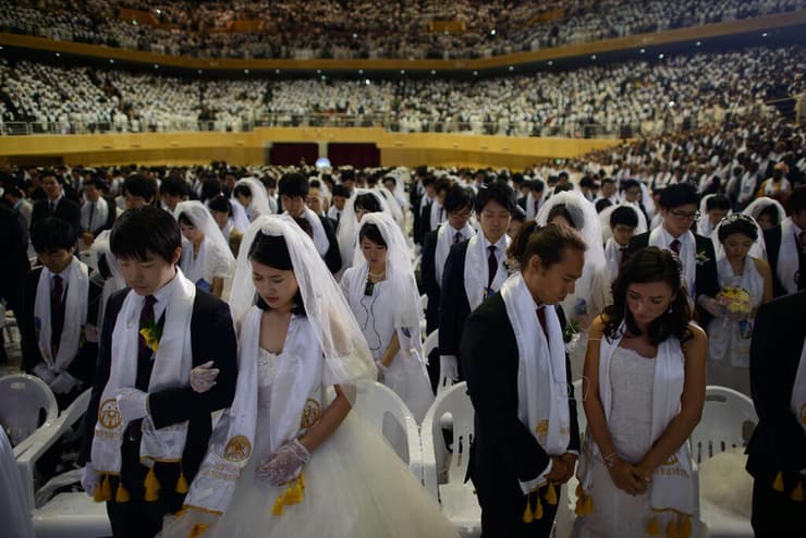 חתונה המונית של "כנסיית האיחוד". מחברים בין כלות וחתנים ממדינות שונות