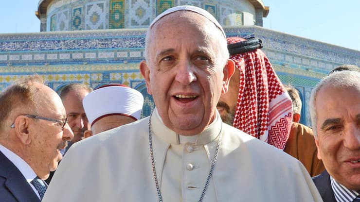 האפיפיור פרנסיסקוס בביקורו הקודם בהר הבית בירושלים, ב-2014