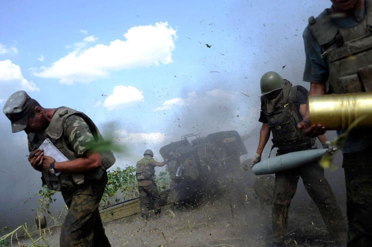 צבא אוקראינה יורה על המורדים בדונבאס, ארכיון