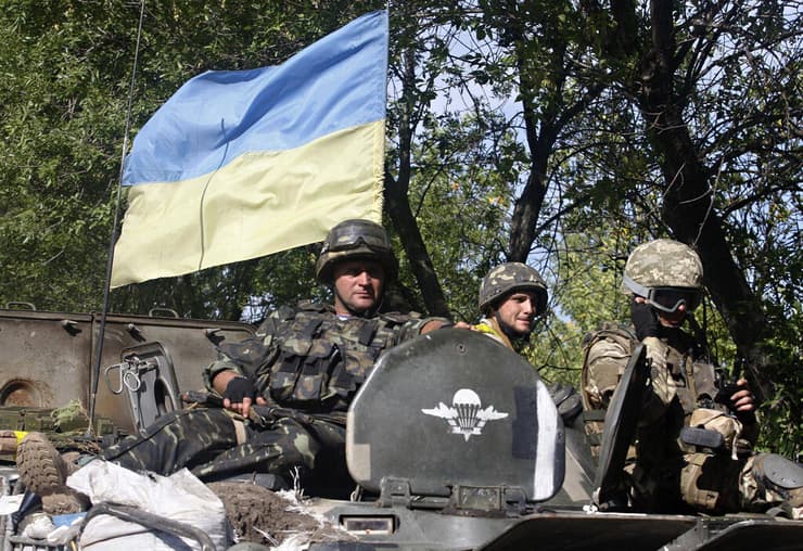 צבא אוקראינה בדונייצק בתחילת המלחמה, ב-2014. מאז נהרגו כבר יותר מ-14 אלף איש