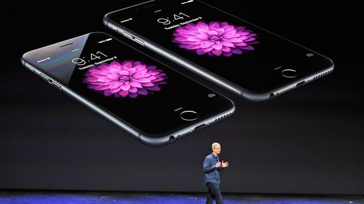 טים קוק מציג את האייפון 6