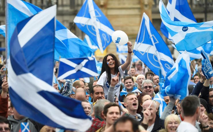 עם דגלי סקוטלנד בימי המשאל ב-2014. האם הפעם יהיה רוב לפרישה? לא בטוח