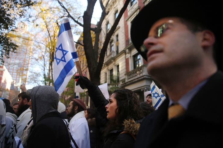 הצעירים היהודים בארה"ב מרגישים פחות קשורים לישראל מאשר הדור המבוגר יותר