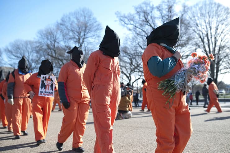 הפגנה ליד הבית הלבן בקריאה לסגור את כלא גואנטנמו לחשודים בטרור