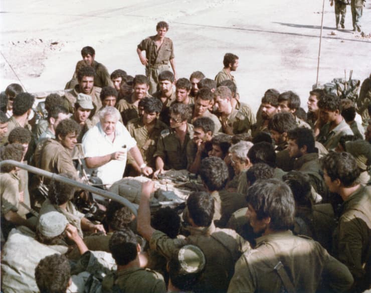 שרון והחיילים במלחמת לבנון הראשונה