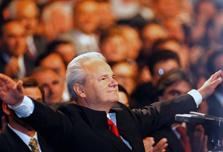 נשיא יוגוסלביה לשעבר מילושביץ'. מת לפני השלמת משפטו