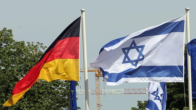 "השיח שהתפתח לא אפשר לקיים את האירוע". דגלי ישראל וגרמני
