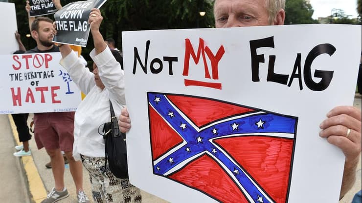 מפגינים נגד "מורשת השנאה" הגזענית של הקונפדרציה