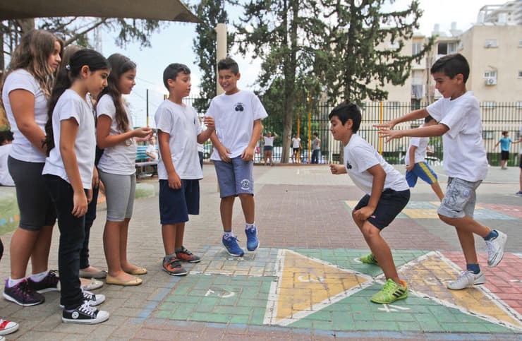 התלמידים בישראל מובילים במספר ימי הלימודים, הוריהם מאחור במספר ימי החופש במשק