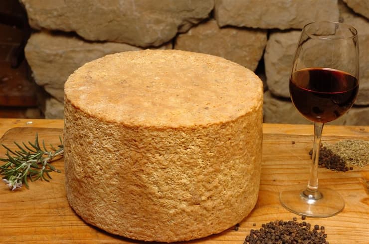 גבינה וכוס יין, מה עוד צריך? חוות נאות