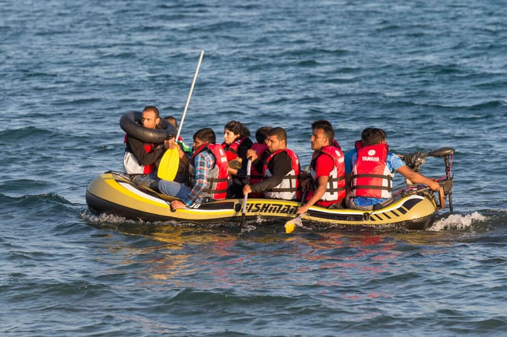 מהגרים בים ליד טורקיה. "ארדואן מפר את ההסכם מ-2016"