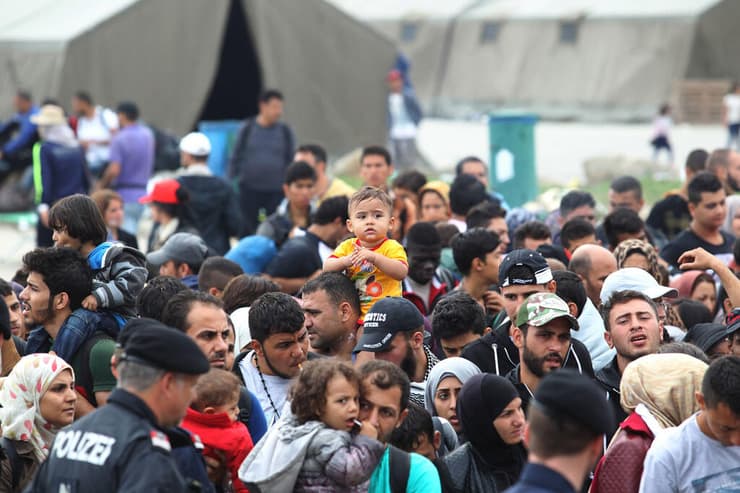 מהגרים שהגיעו לאוסטריה מהונגריה ב-2015 - שנת המשבר באירופה