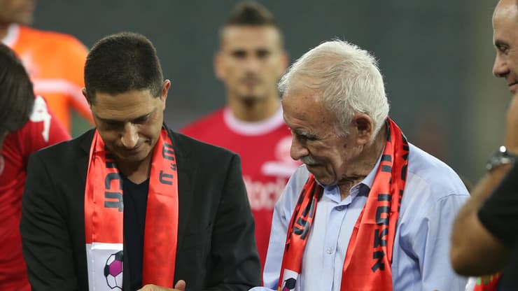 טרנר וראש העיר דנילוביץ'. משחק הפתיחה באצטדיון על שמו