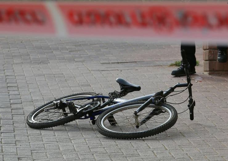 אופניו של נאור בן עזרא, בזירת הפיגוע בפסגת זאב ב-2015