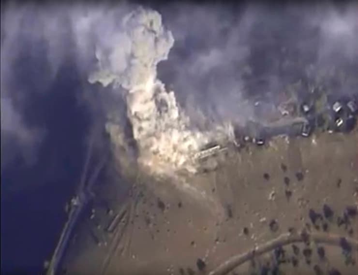 הפצצה רוסית בסוריה, ארכיון. כמעט 400 אלף הרוגים בעשור של מלחמה