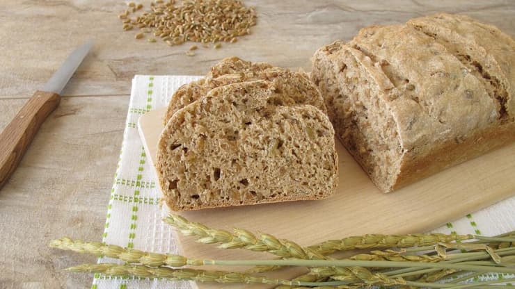 אם הלחם מכיל קמח כוסמין לבן, הלחם יהיה בריא פחות