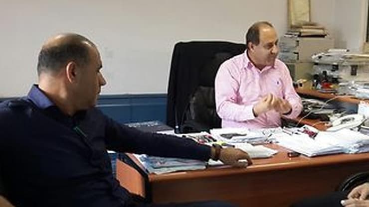 חאלד דוכי (משמאל) והיו"ר מוחמד אבו יונס