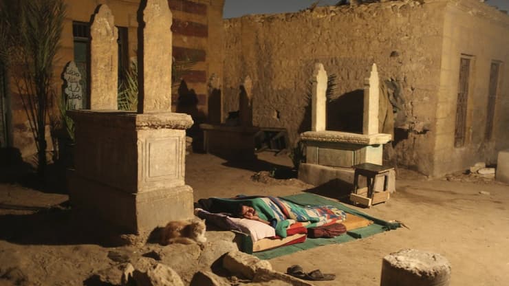 לישון עם המתים בקהיר