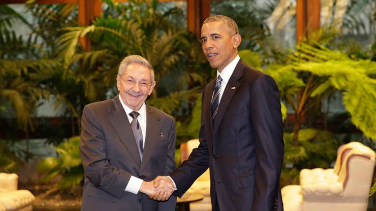פגישתם ההיסטורית של אובמה וקסטרו בקובה