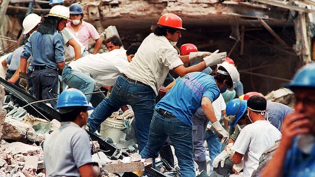 ניסיונות החילוץ ליד שגרירות ישראל בבואנוס-איירס לאחר הפיגוע ב-1992