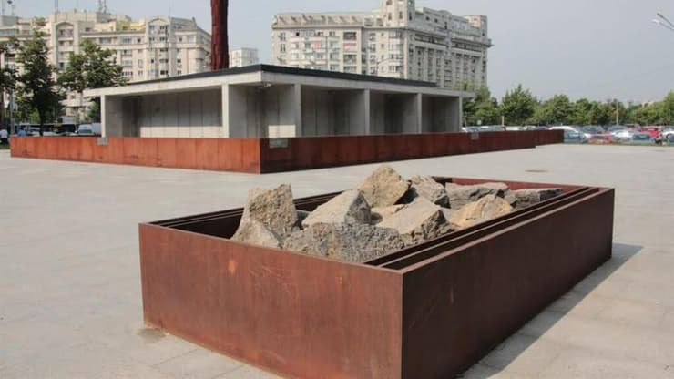 "מתאמצים להנגיש את מיצוי הזכויות עבור כל שורדי השואה": אנדרטה לזכר השואה בבוקרשט, בירת רומניה