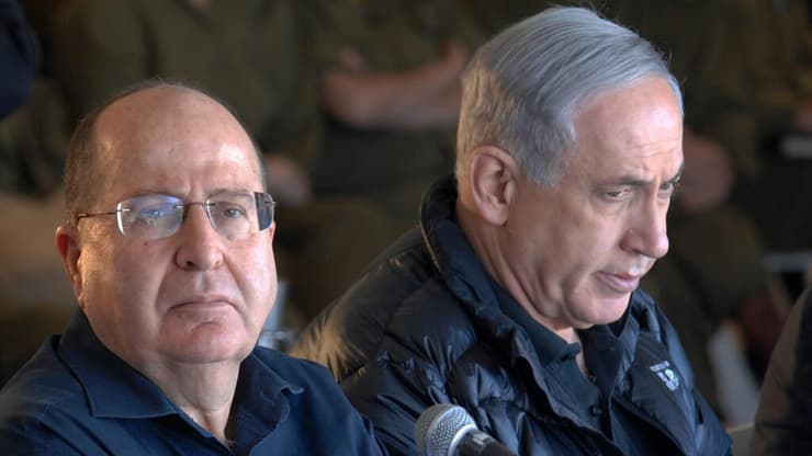 "נתניהו רוצה שהמלחמה תימשך כאורך כהונתו". נתניהו ויעלון (צילום: חיים הורנשטיין) "נתניהו רוצה שהמלחמה תימשך כאורך כהונתו". נתניהו ויעלון