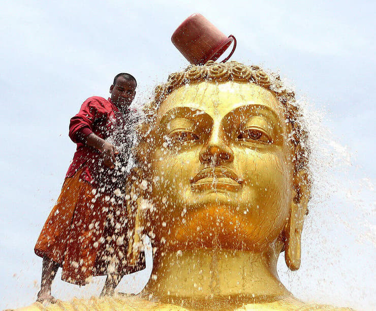 נזיר מנקה פסל בהודו