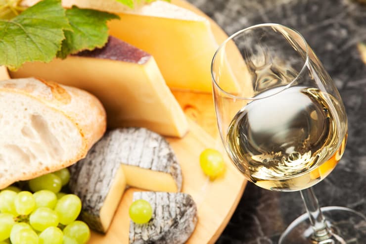 השילוב שעלול לגרום למיגרנה. גבינות ויין