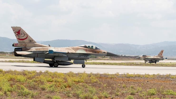 חיל האוויר בכוננות גבוהה. מטוסי F-16 בבסיס רמת דוד, ארכיון