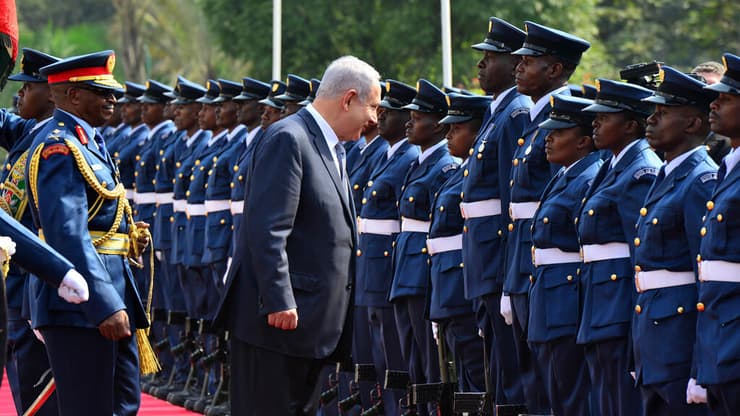 בנימין נתניהו בניירובי ב-2016, בביקור ראשון של ראש ממשלה ישראלי באפריקה אחרי 50 שנה