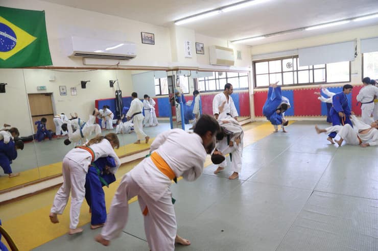 ואולי בכלל עדיף לגוון, ולשלוח את הילדים להתנסות בכמה ענפי ספורט במקביל?