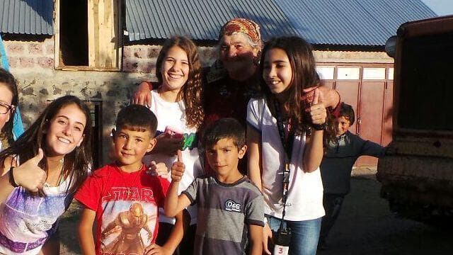 בארמניה הם ראו ילדים שחיים בפשטות מוחלטת