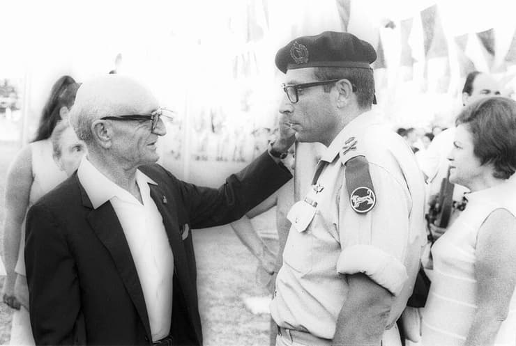 רחבעם זאבי. 19 מיליון שקל בשנתיים למרכז למורשת גנדי 