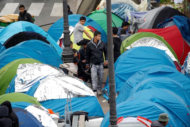 אוהלים של פליטים ומהגרים בפריז, ארכיון
