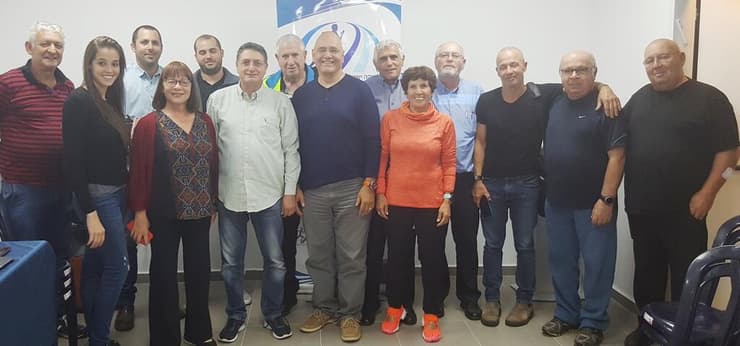 גל לוי (במרכז) (צילום: איגוד האתלטיקה) גל לוי (במרכז)