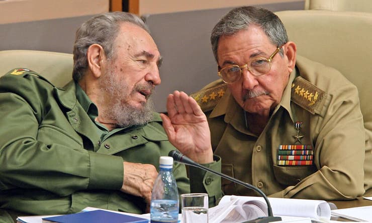 כינור שני לפידל. ראול קסטרו ואחיו הבכור