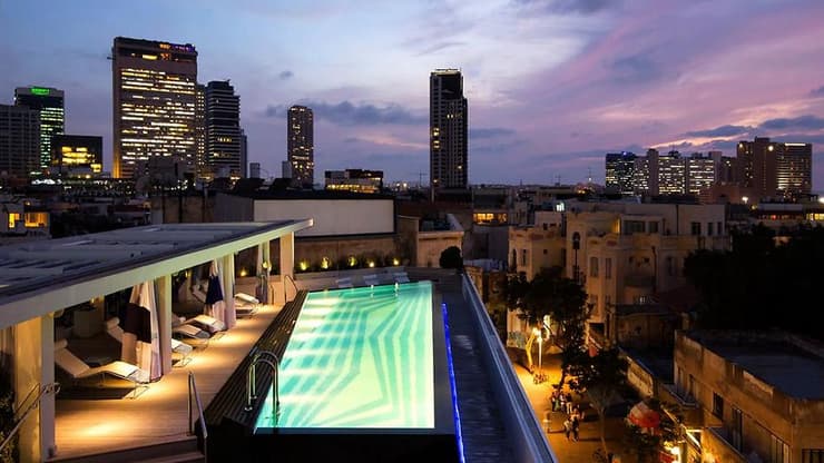 העדיפות היא לפתיחה של מלונות עם רופטופ. מלון הפולי האוס בתל אביב